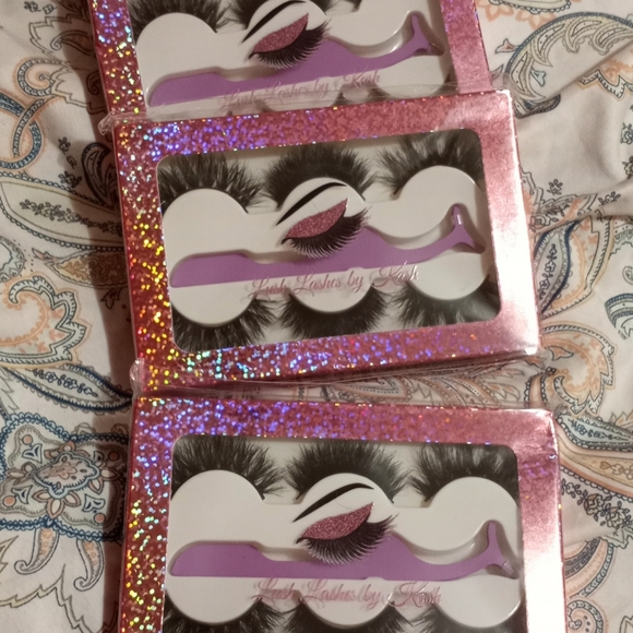 Lashes - Picture 3 of 3